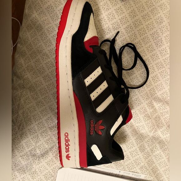 Athletic_Shoes